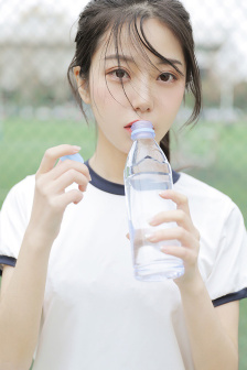 公交车短裙挺进太深了H女友