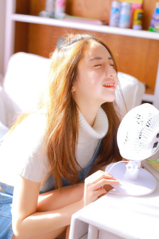 年轻的单身妈妈相亲高清视频
